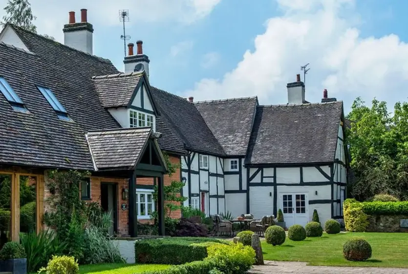 What is considered an old house in the UK?