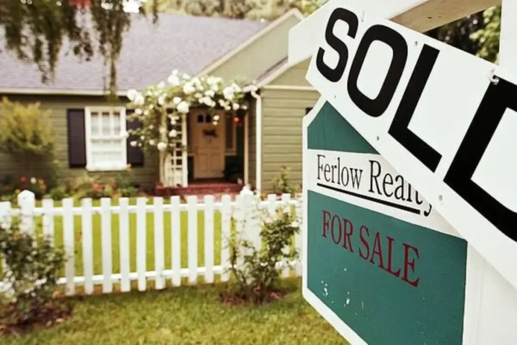 Buying and Selling a Home at the Same Time: A Complete Guide
